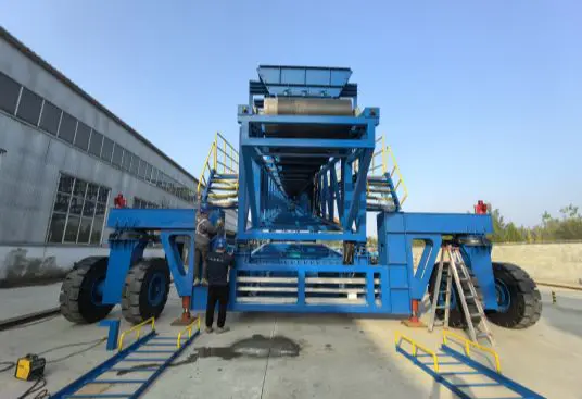 Customizable and Efficient Mobile Ship Loader for Bulk Material Handling