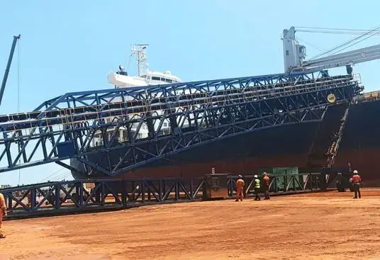 ¿Cuáles son los riesgos de los transportadores apiladores?