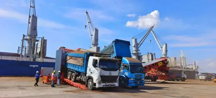 mobile truck unloader.webp